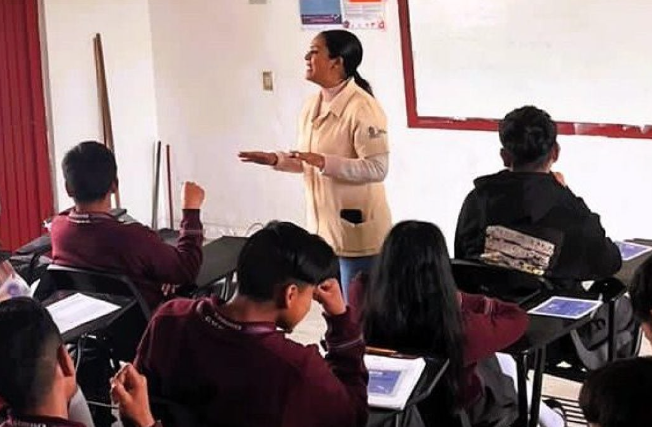 Lee más sobre el artículo PREVIENEN ADICCIONES EN COBAQ DE AMEALCO