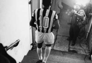 Lee más sobre el artículo REACCIONAN REDES SOCIALES DE PELÉ AL DESCENSO DE SANTOS DE BRASIL