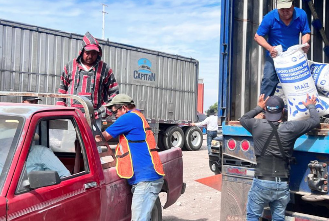 Lee más sobre el artículo Entregan apoyos a productores afectados por la sequía en Pedro Escobedo