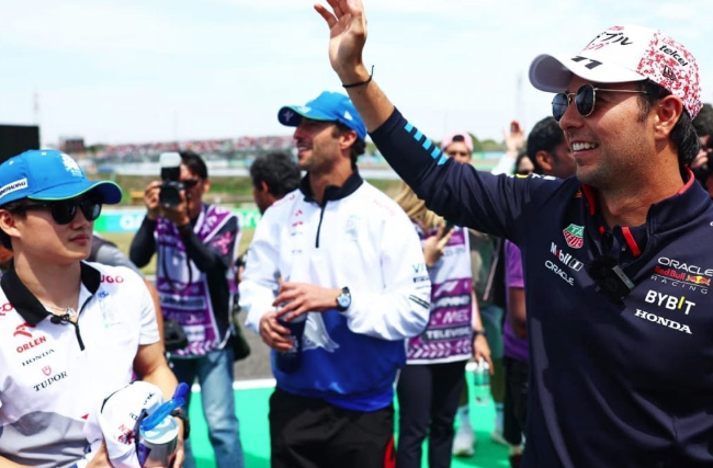 Lee más sobre el artículo En mayo se definiría el futuro de Checo Pérez en Red Bull