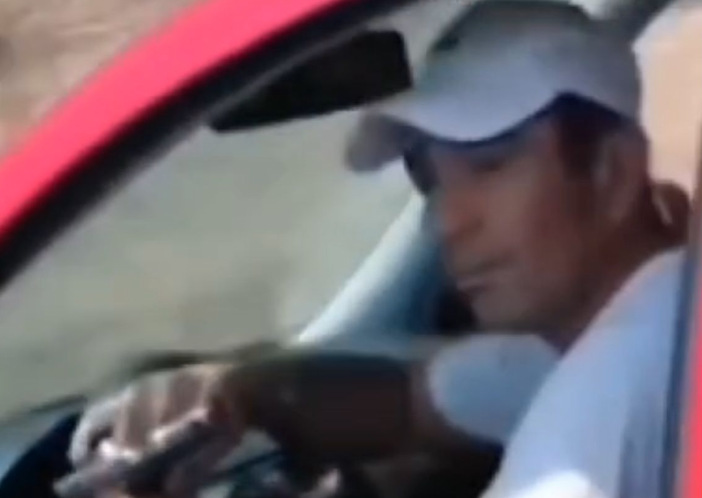 Lee más sobre el artículo Conductor armado amaga a automovilista en Centro Sur