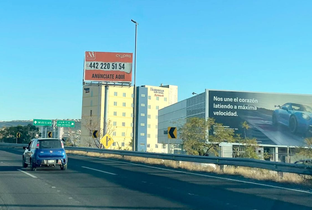 Lee más sobre el artículo Buscarán reubicar espectaculares de la capital de Querétaro