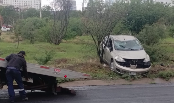 Lee más sobre el artículo Una familia logró salir ilesa tras volcar en el Junípero