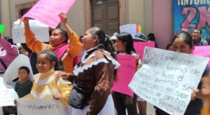 Lee más sobre el artículo Continúan los diálogos con artesanos inconformes luego de manifestación