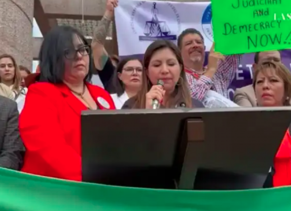 Lee más sobre el artículo Trabajadores del PJ protestan en San Lázaro, amagan con paro nacional