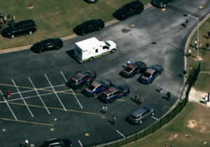 Lee más sobre el artículo Tiroteo en escuela secundaria de Estados Unidos deja 4 muertos