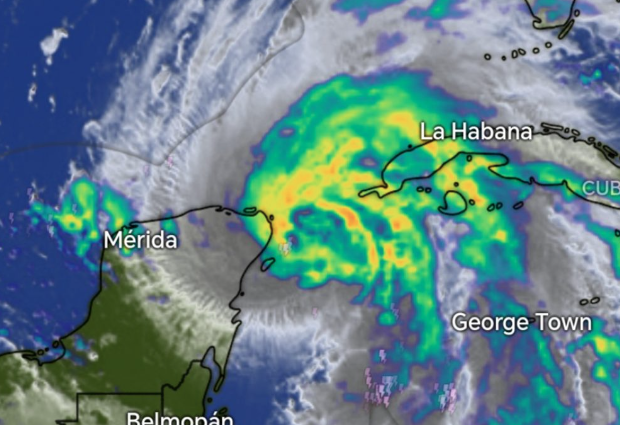 Lee más sobre el artículo Helene pega con furia en Cancún a las 5:50 horas de este 25 de septiembre