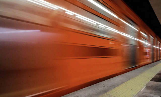 Lee más sobre el artículo Hombre acuchilla a 4 usuarios en Metro Tacubaya