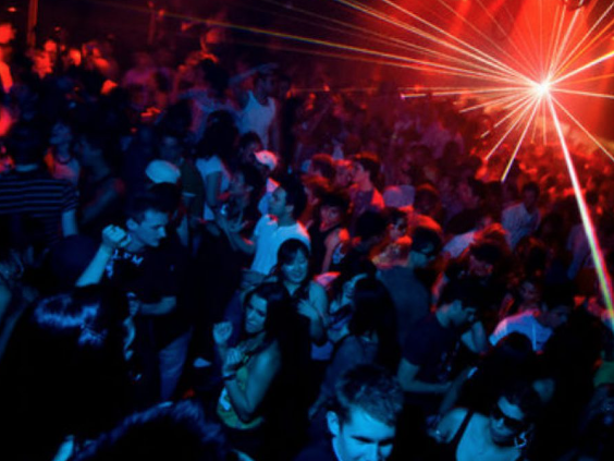 Lee más sobre el artículo Continúa horario de antros, bares y restaurantes en Navidad y Año Nuevo