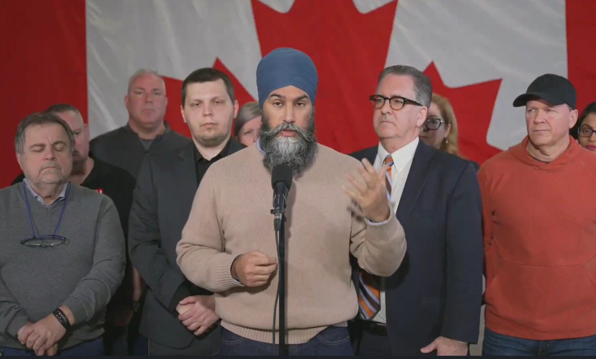 Lee más sobre el artículo Proponen aranceles del 100% a Tesla en Canadá