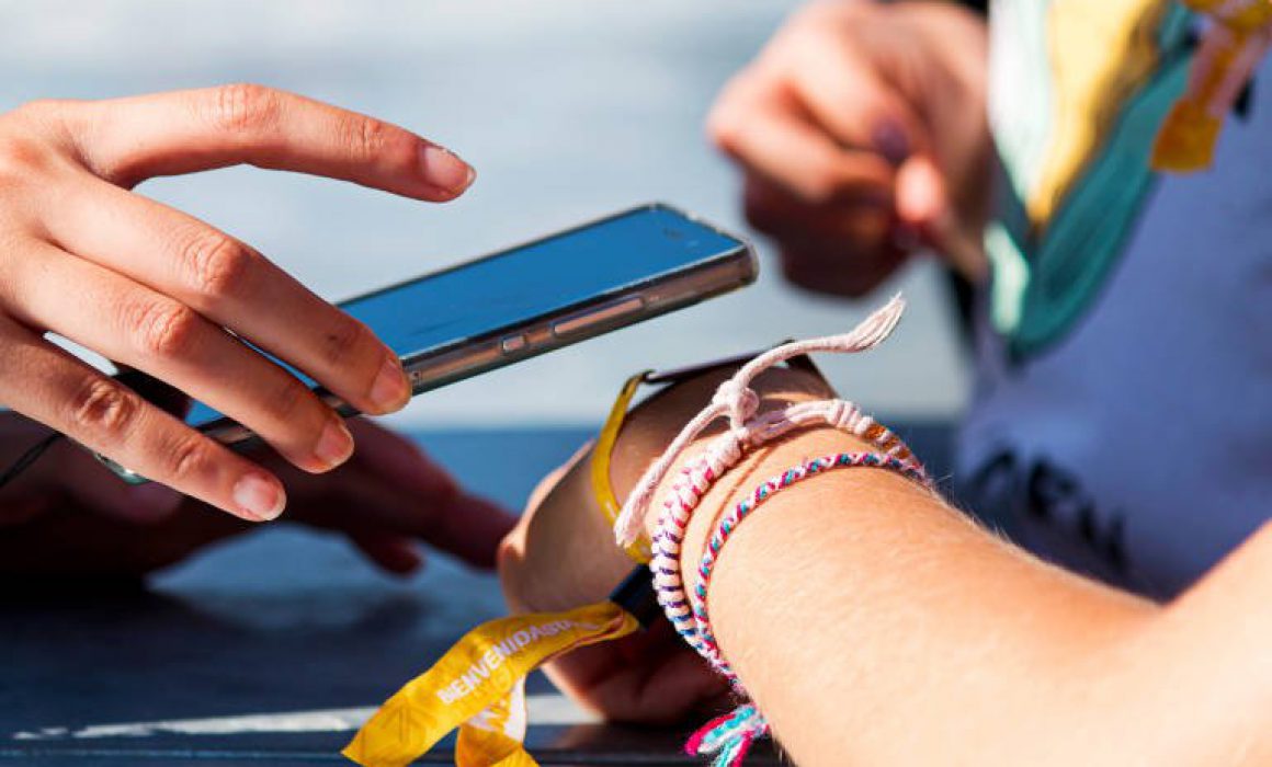 Lee más sobre el artículo Ocesa eliminará pulseras cashless y cobros de comisiones, anuncia Profeco