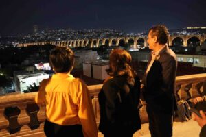 Lee más sobre el artículo Municipio de Querétaro y SESEQ encienden los Arcos para conmemorar el Día Mundial de la lucha contra el Cáncer Infantil