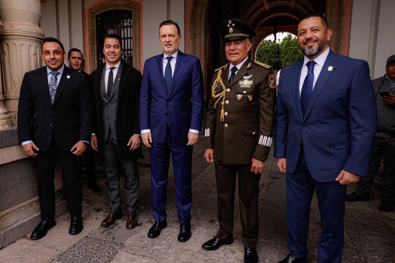 Lee más sobre el artículo Felifer Macías asiste al 112 aniversario del Día del Ejército Mexicano