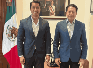 Lee más sobre el artículo Se reúne Felifer Macías con el secretario de Educación del Gobierno Federal para fortalecer la educación en Querétaro