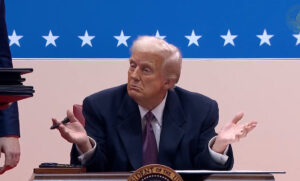 Lee más sobre el artículo Aranceles entran en vigor en primer minuto del martes, Casa Blanca