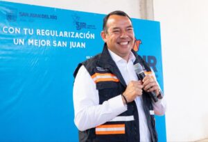 Lee más sobre el artículo Roberto Cabrera encabeza jornada de asesorías del programa “Con tu Regularización, un Mejor San Juan”