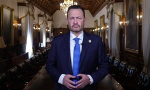 Lee más sobre el artículo Mauricio Kuri lamenta la muerte del Papa Francisco