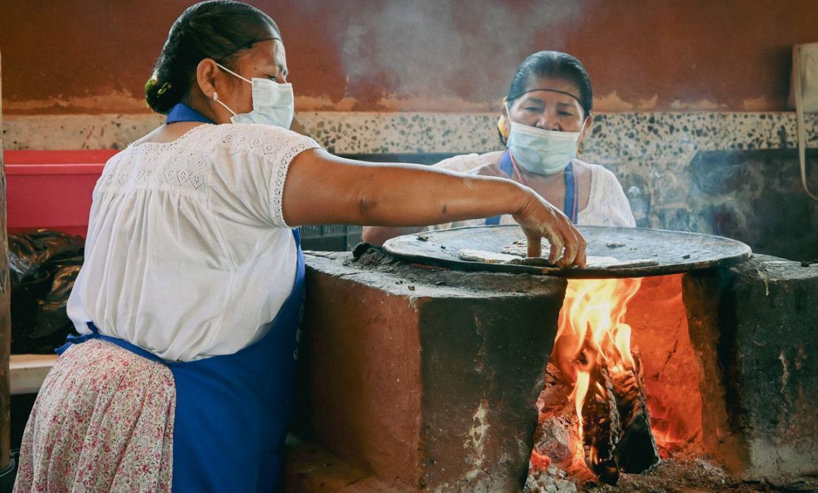 Lee más sobre el artículo Convocan a cocineras tradicionales queretanas para el Ar Tai 2025