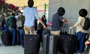 Lee más sobre el artículo Se entregan 17 familiares de El Chapo Guzmán al FBI en Tijuana.