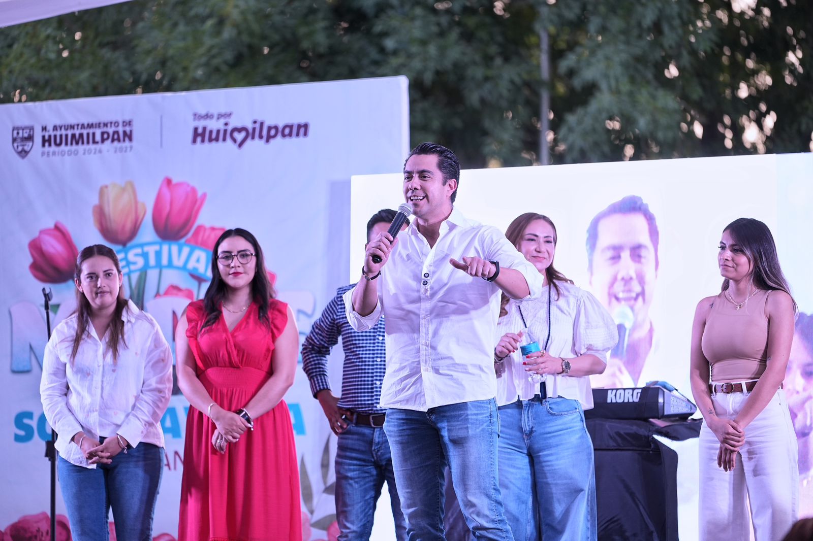 Lee más sobre el artículo Asiste Felifer Macías al festival Madre Solo Hay Una, en Huimilpan