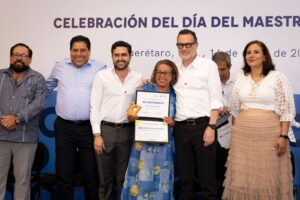 Lee más sobre el artículo Es el magisterio queretano artífice de las futuras generaciones: Gobernador