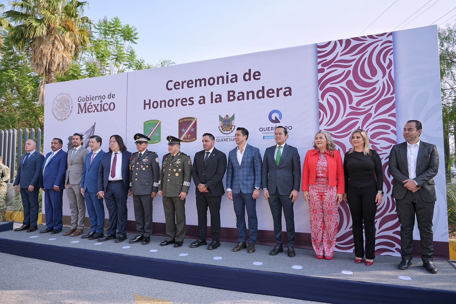 Lee más sobre el artículo Asiste Felifer Macías a los Honores a la Bandera junto a autoridades estatales y federales