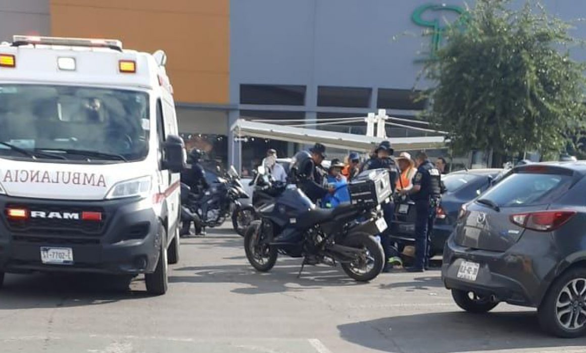 Lee más sobre el artículo Franelero muere por aparente infarto en Plaza Patio, Querétaro