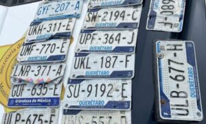 Lee más sobre el artículo Resguarda SSPMQ placas vehiculares extraviadas durante inundaciones