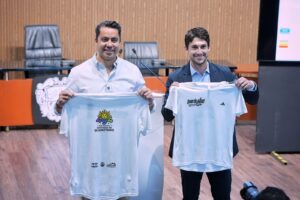 Lee más sobre el artículo Presenta Felifer Macías la primera edición del Medio Maratón Querétaro 2025