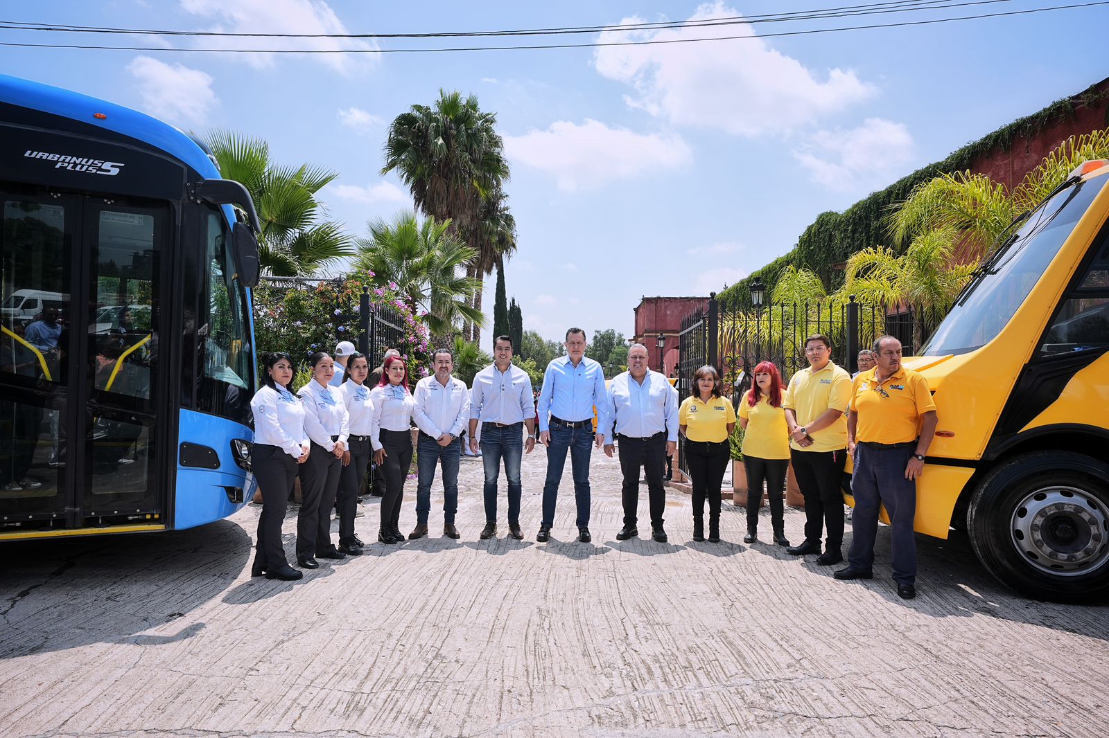 Lee más sobre el artículo Amplia Felifer Macías transporte comunitario gratuito en Felipe Carrillo Puerto para miles de familias