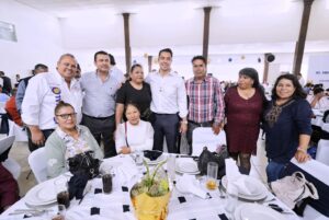 Lee más sobre el artículo Reconoce Felifer Macías a trabajadores municipales en el 52 aniversario de su sindicato