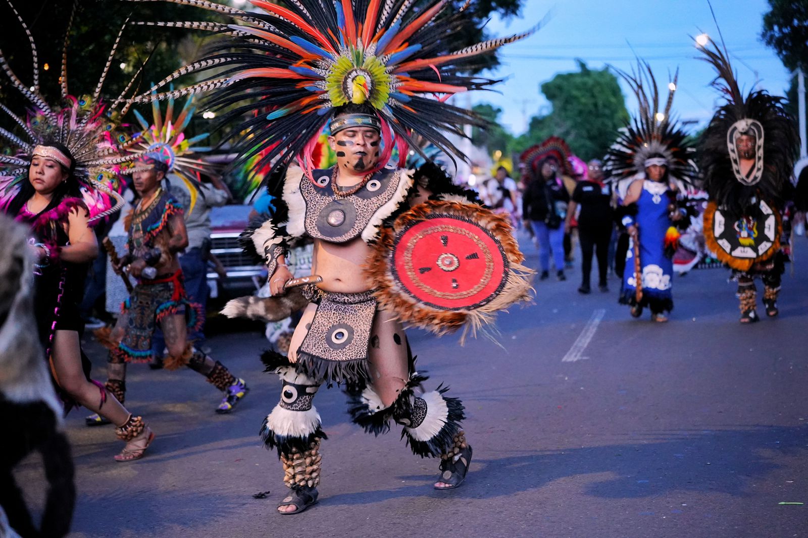 Lee más sobre el artículo Acude Felifer Macías al tradicional festejo de los concheros en el centro de la ciudad