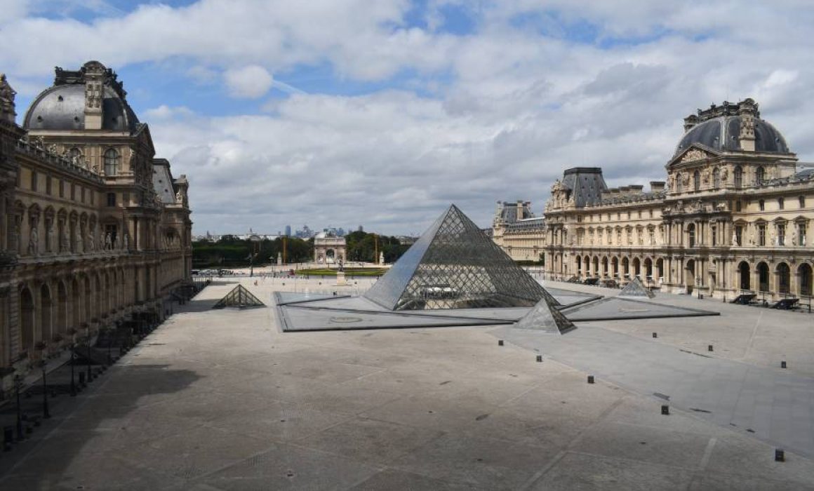 Lee más sobre el artículo Mantiene el Louvre cierre al público tras robo de joyas reales