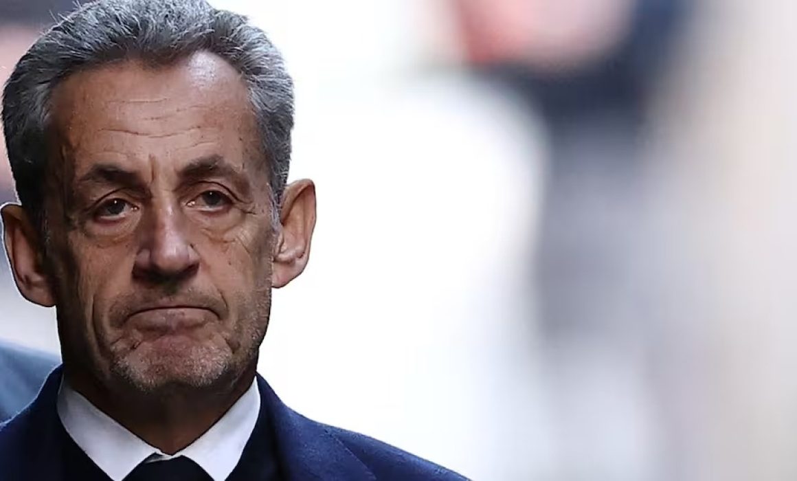 Lee más sobre el artículo Nicolas Sarkozy se convierte en el primer expresidente de Francia en ingresar a prisión