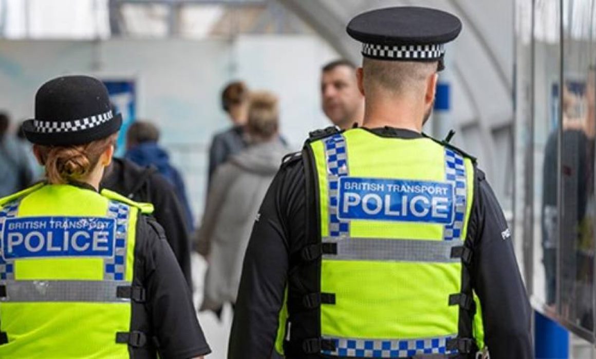 Lee más sobre el artículo Deja ataque con arma blanca 10 heridos en tren rumbo a Londres