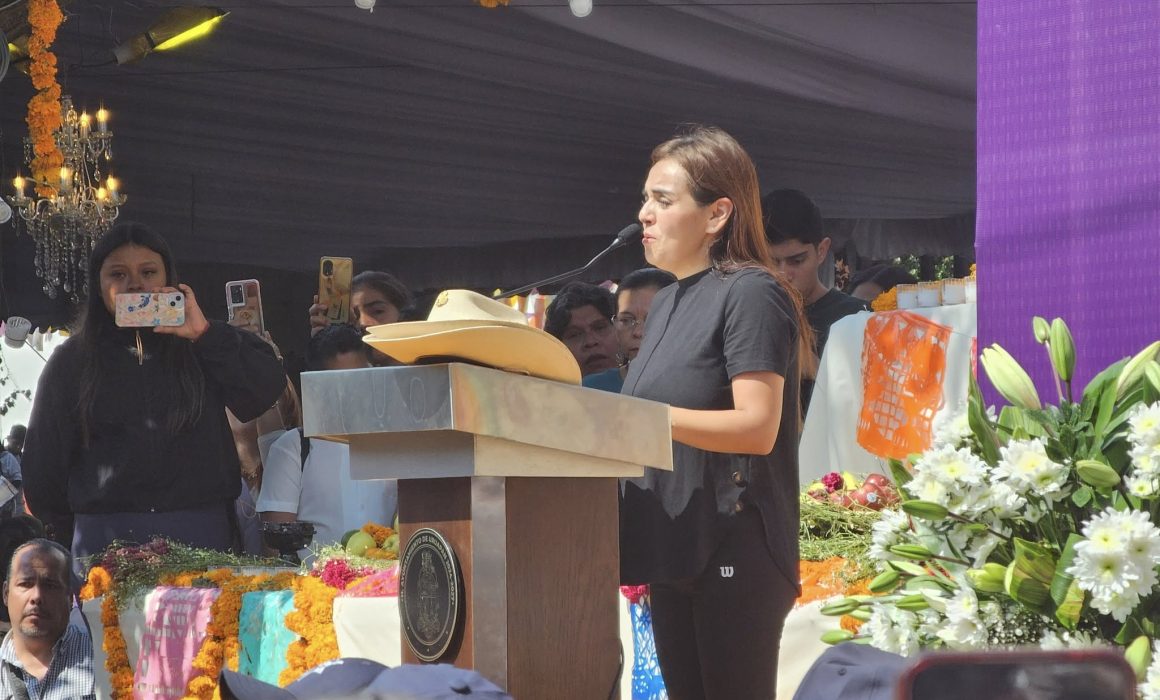 Lee más sobre el artículo “Seguiré su legado”, jura viuda de Manzo ante clamor de ¡Presidenta!