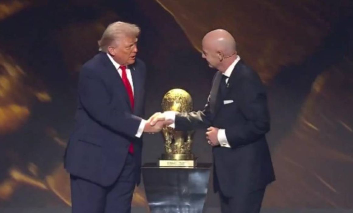 Lee más sobre el artículo Recibe Donald Trump el Premio de la Paz de la FIFA en su primera edición
