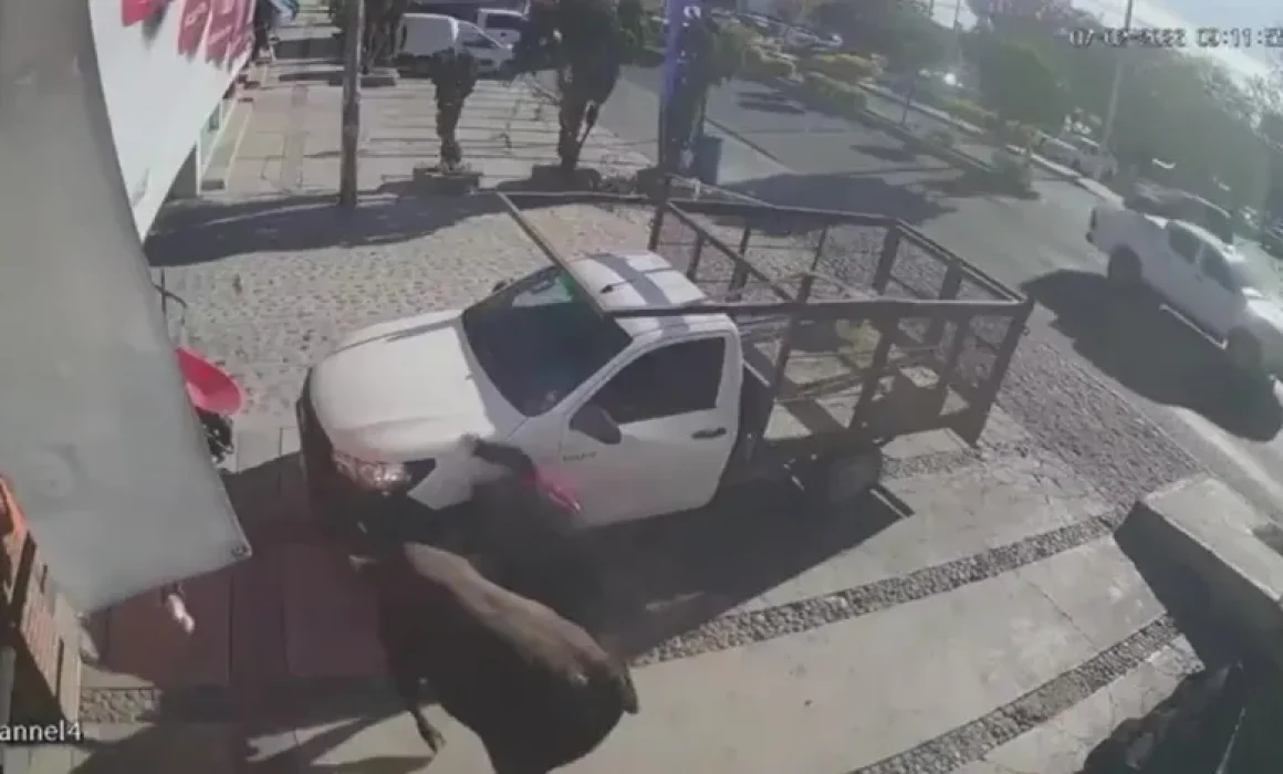 Lee más sobre el artículo Sigue grave una persona por embestida de toro en Pedro Escobedo