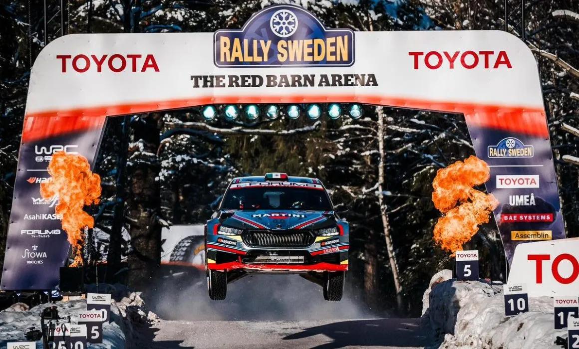 Lee más sobre el artículo Se ubica piloto mexicano entre los primeros 4 del WRC Rally de Suecia