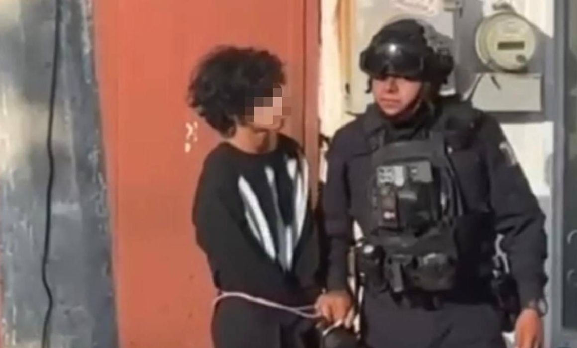 Lee más sobre el artículo Detienen a adolescente tras presuntamente disparar a 2 maestras en Michoacán