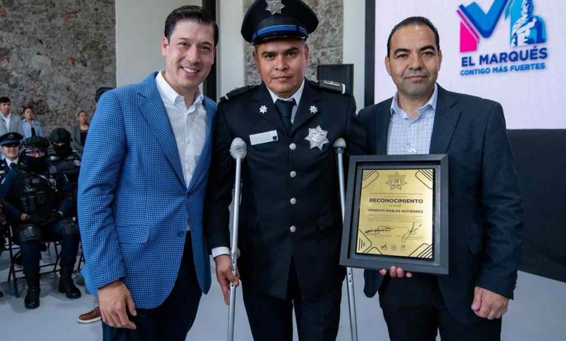 Lee más sobre el artículo Reconocen a policía por salvar a familia en El Marqués
