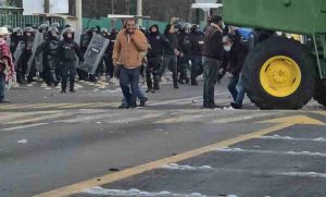 Lee más sobre el artículo Desalojan a manifestantes en la México–Veracruz y el Arco Norte