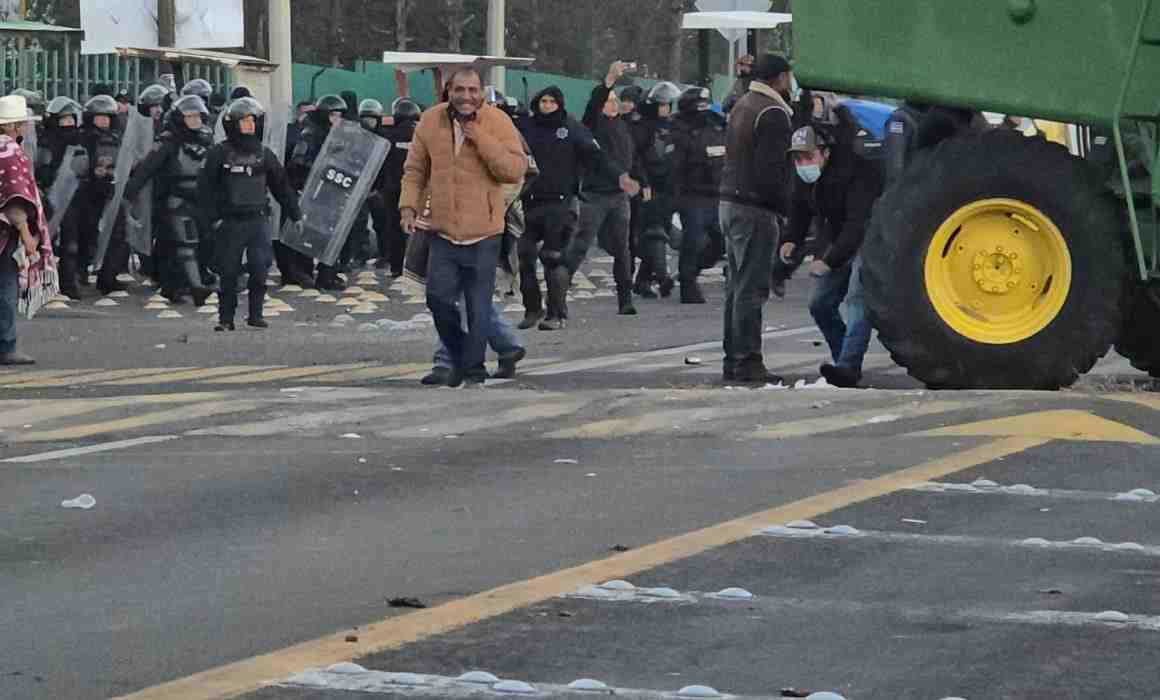Lee más sobre el artículo Desalojan a manifestantes en la México–Veracruz y el Arco Norte