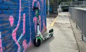 Lee más sobre el artículo Sancionan a 553 usuarios por dejar mal estacionados scooters en Querétaro