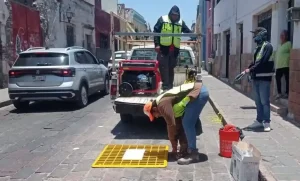 Lee más sobre el artículo Instalan rejillas temporales para evitar accidentes viales