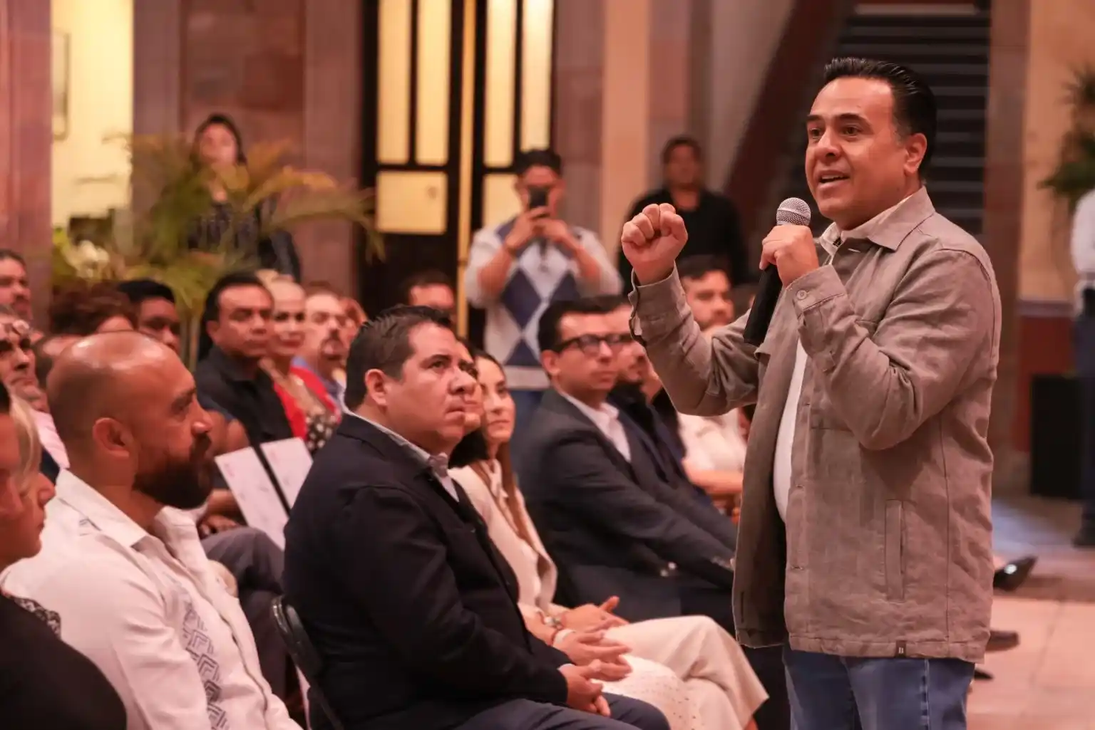 Lee más sobre el artículo Encabeza Luis Nava entrega de donativos a Centros de Internamiento