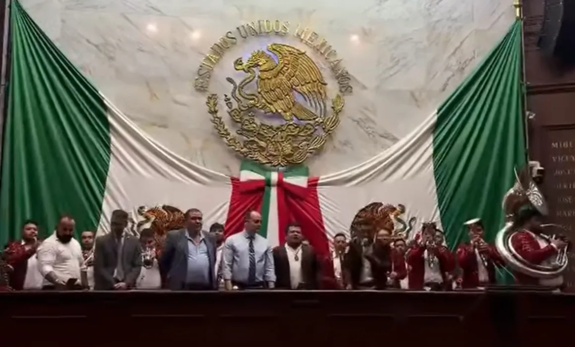 Lee más sobre el artículo Diputado de PT canta narcocorrido en pleno del Congreso de Michoacán