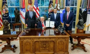 Lee más sobre el artículo Firma Trump ley para financiar al DHS hasta el final de su mandato