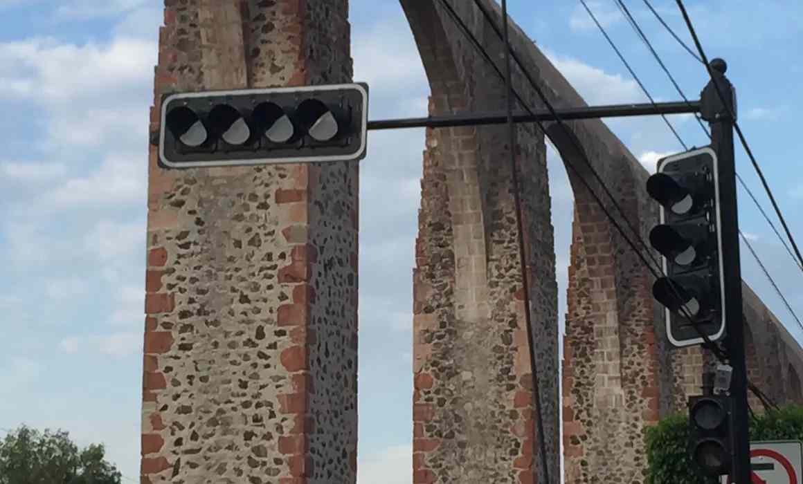 Lee más sobre el artículo Apagón deja sin funcionar semáforos en distintos puntos de Querétaro