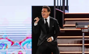 Lee más sobre el artículo Luis Miguel anuncia su regreso a los escenarios con gira en 2027